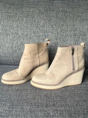 AS IS Toms Raven Wedge Ankle Boots Taupe Grey